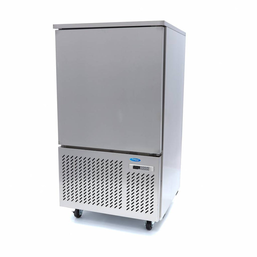 Cellule de refroidissement Maxima, congélateur rapide adaptable pour 10 x 1/1 GN, vue de l'intérieur avec grilles métalliques