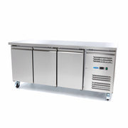 Congélateur de comptoir MAXIMA, 180 cm avec 3 portes, espace de stockage pour aliments congelés.