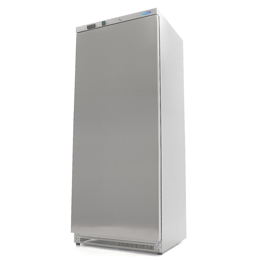 Réfrigérateur Maxima en acier inoxydable de 600 L avec 4 étagères réglables, intérieur spacieux et moderne.
