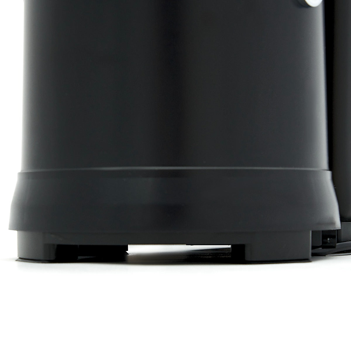 Extracteur de jus Maxima avec presse-agrumes à 2 vitesses et verre de 19 cm de hauteur, idéal pour préparer des jus frais.