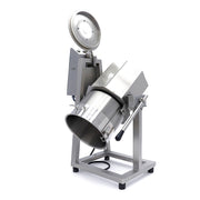 Robot de cuisine Maxima avec bol de 30 L, équipé d'accessoires pour préparer divers plats en cuisine.