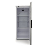 Réfrigérateur Maxima blanc de 600 L avec 4 étagères réglables, intérieur spacieux et moderne.