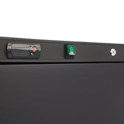 Réfrigérateur Maxima noir de 600 L avec 4 étagères réglables, intérieur spacieux et moderne.