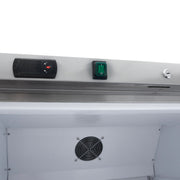 Réfrigérateur en acier inoxydable Maxima de 600 L avec 4 étagères réglables, intérieur spacieux et design moderne.