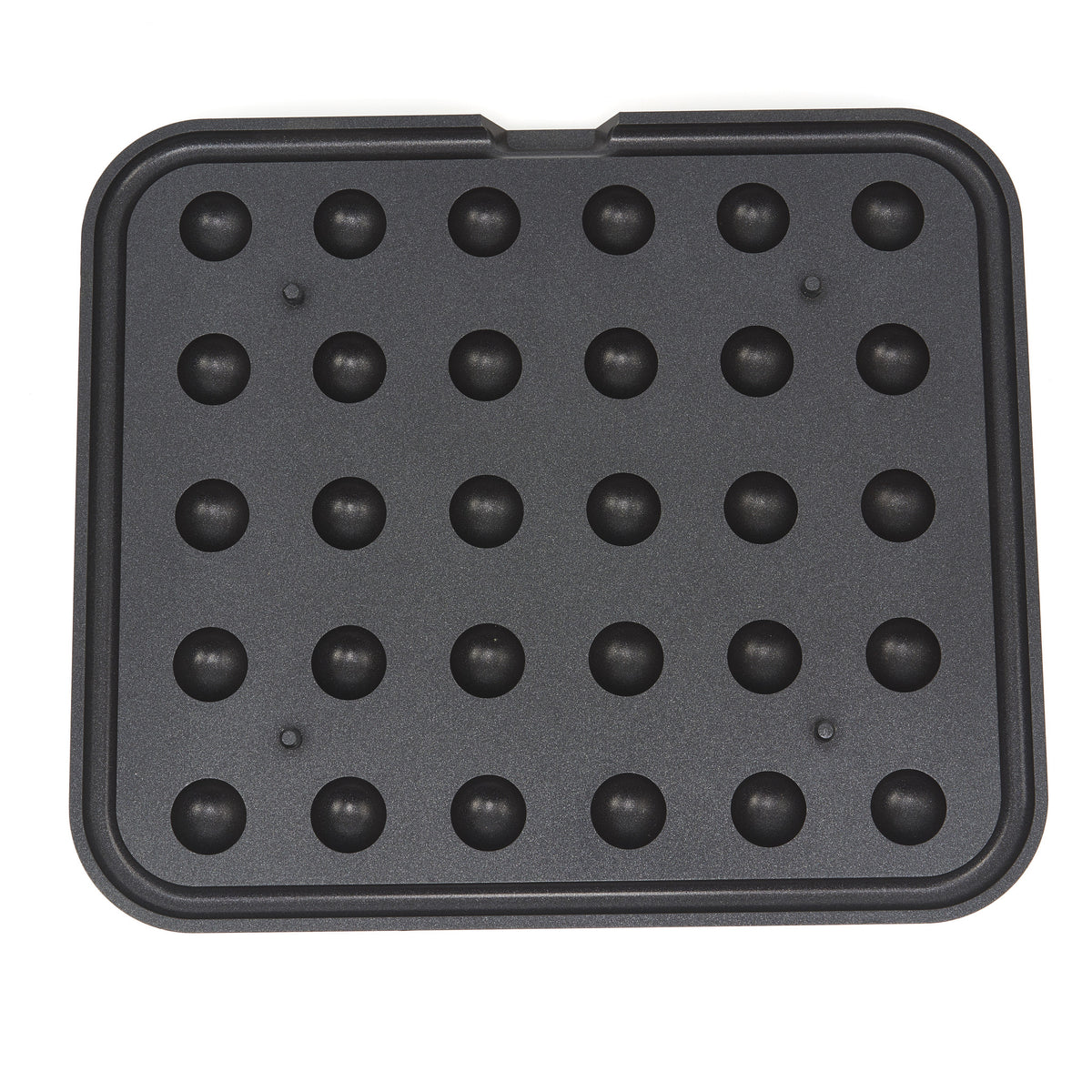 Moule à tartelette Maxima, lot de 30 moules en forme de bol de 30 mm pour la pâtisserie, empilés sur une surface.