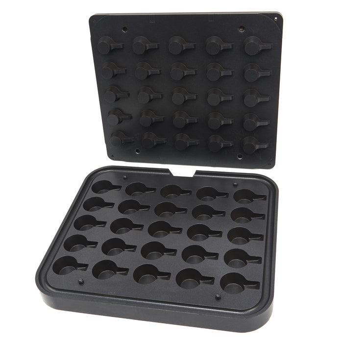 Groupe de 25 moules à tartelettes en tasse de la machine Maxima, pour préparer des mini-tartes.