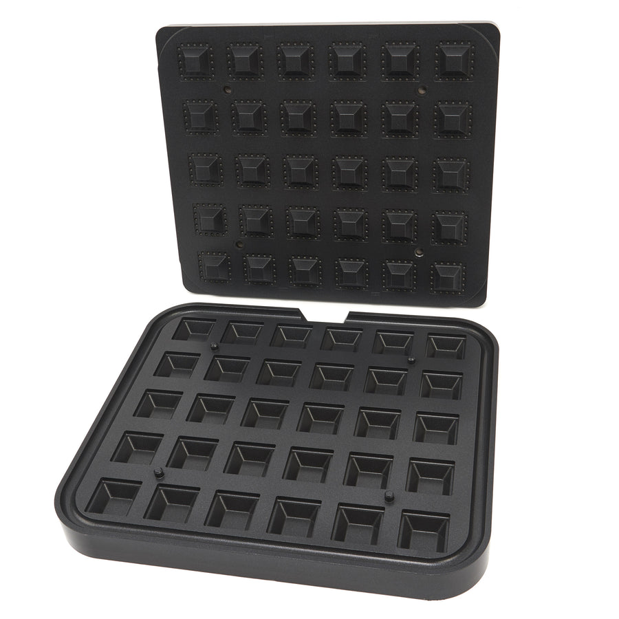 Moule à tartelettes carré Maxima, 41x23 mm, lot de 30, en métal pour préparer des tartelettes maison.