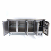 Réfrigérateur de comptoir Maxima 3 portes de 180 cm avec portes en verre et intérieur organisé.