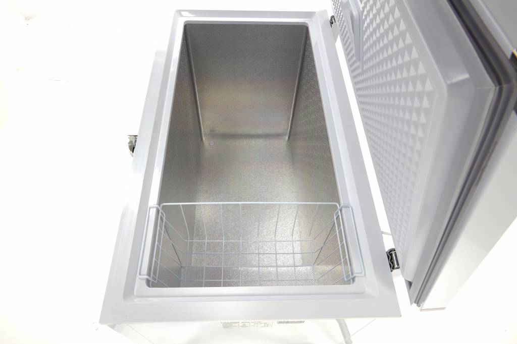 Congélateur coffre professionnel Maxima, capacité de 282 L, deux roues et panier suspendu visible dans l'image.
