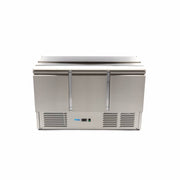 Saladette Maxima de 400 L avec 3 portes, planche à découper, dimensions 137 cm, pour stockage et préparation de salades.