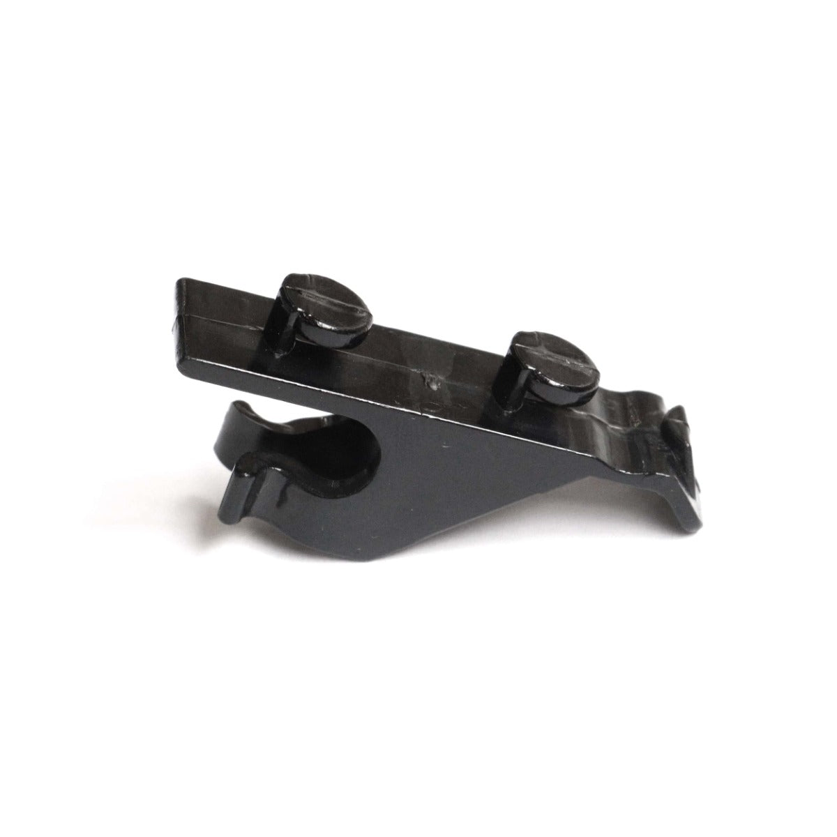 Présentoir réfrigéré Maxima SC 58/78/98L noir avec étagère et 2 clips, vue en gros plan sur la fixation en métal.